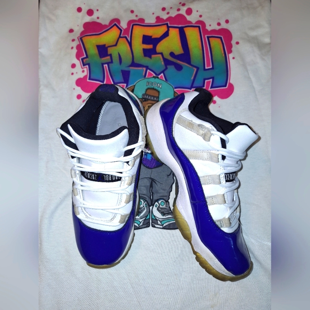 Wmns Jordan 11 Low "Concord Sketch"